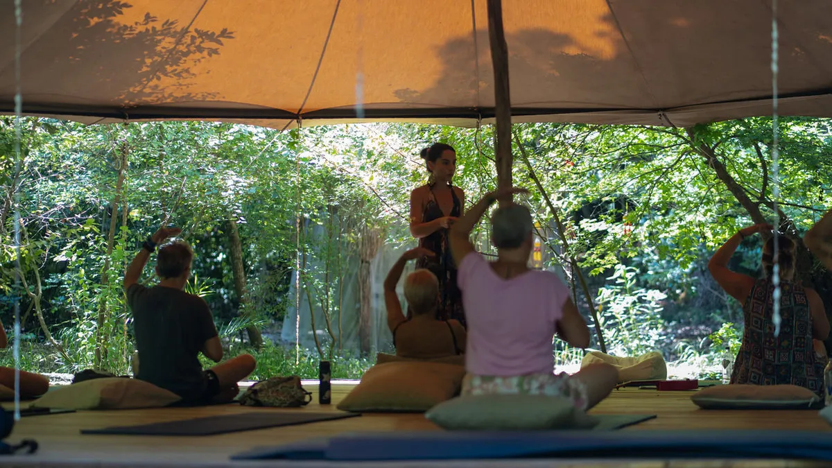 A session under the tent, the teacher standing